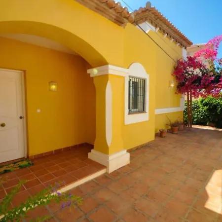 Belvilla By Oyo Casa Amarilla Blanca Holiday home Salobrena