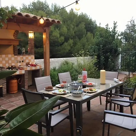 Belvilla By Oyo Casa Amarilla Blanca *